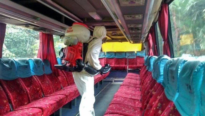 Disinfektan Bus, sumber Detik News